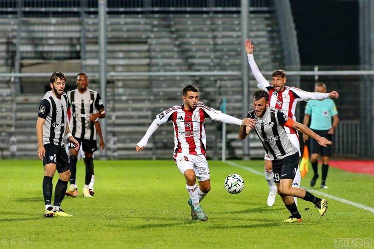 亚眠队主场一胜难求，险境法国联赛排名的简单介绍