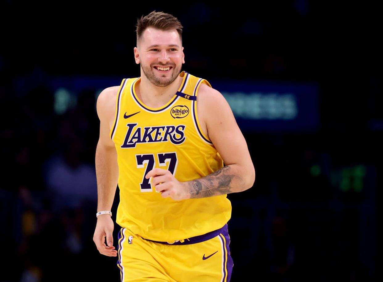 凯恩迎来十二赛季高光表现，湖人球迷沸腾！